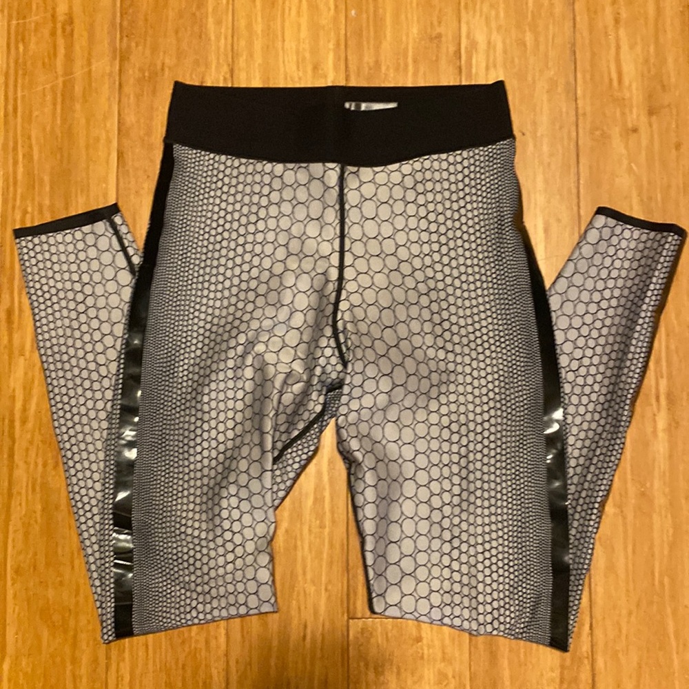 Ultracor RN 144271 Activewear bottoms Size Small